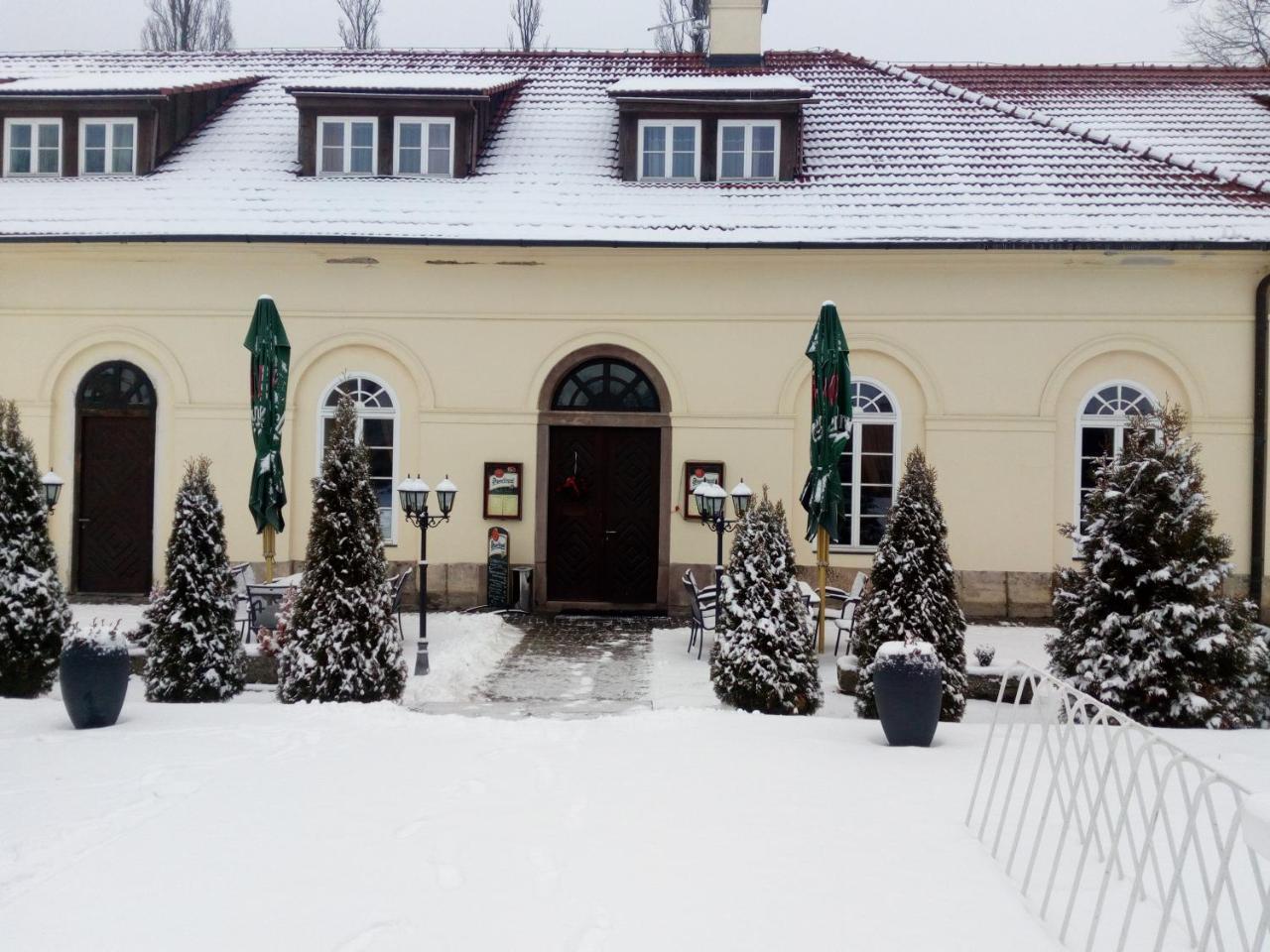 Zamecky Hotel Metternich Velka Hledsebe Экстерьер фото