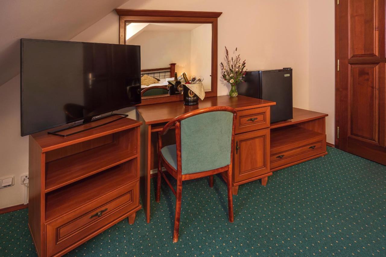 Zamecky Hotel Metternich Velka Hledsebe Экстерьер фото