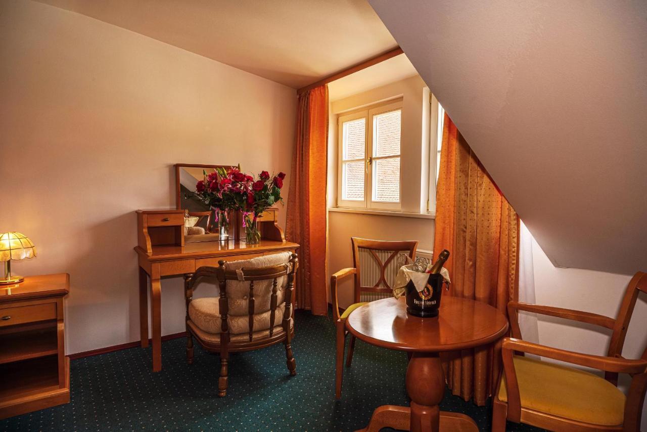 Zamecky Hotel Metternich Velka Hledsebe Экстерьер фото