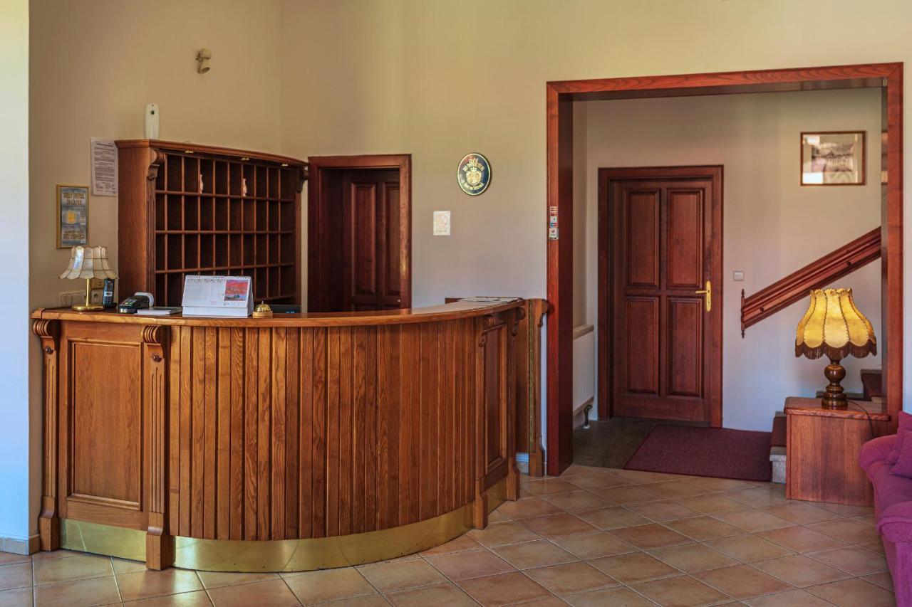 Zamecky Hotel Metternich Velka Hledsebe Экстерьер фото