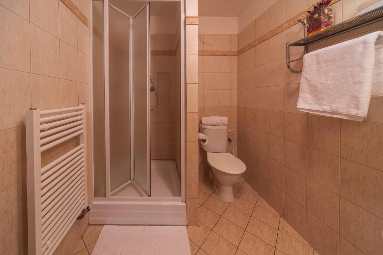 Zamecky Hotel Metternich Velka Hledsebe Экстерьер фото